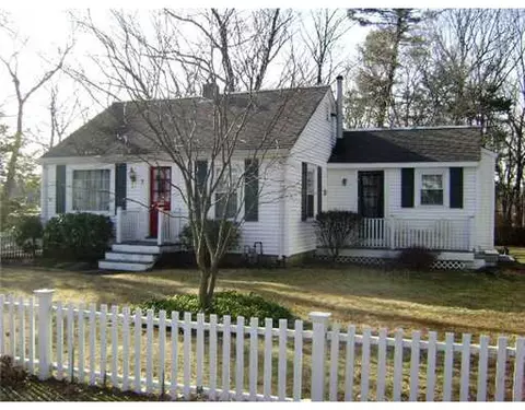 7 Black St, Warwick, RI 02888 photo 2
