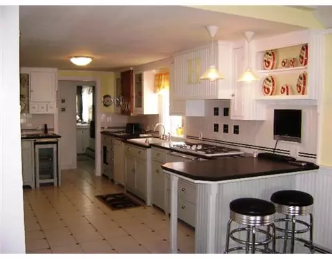 7 Black St, Warwick, RI 02888 photo 6