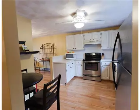 404 Post Rd #4, Warwick, RI 02888 photo 4