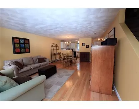404 Post Rd #4, Warwick, RI 02888 photo 3