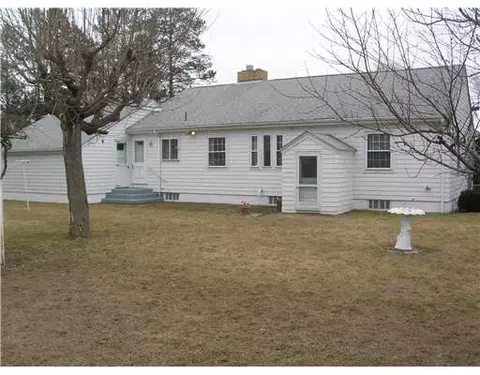755 Sandy Ln, Warwick, RI 02889 photo 2