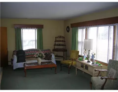 755 Sandy Ln, Warwick, RI 02889 photo 5