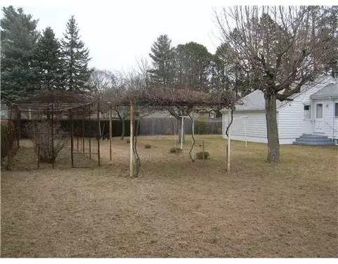755 Sandy Ln, Warwick, RI 02889 photo 4