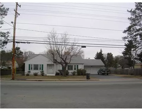 755 Sandy Ln, Warwick, RI 02889 photo 1