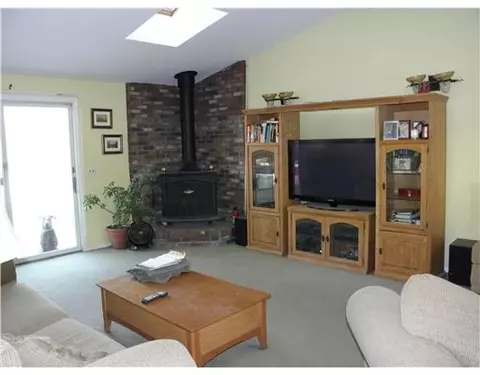 12 Laurel Ln, Warren, RI 02885 photo 4