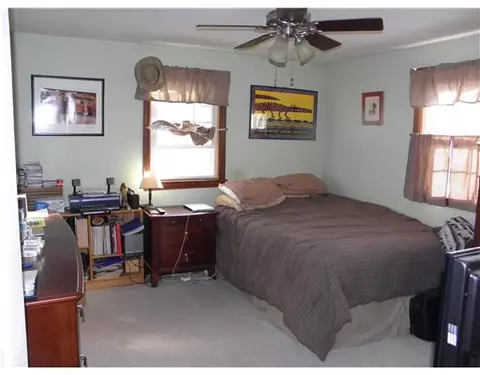12 Laurel Ln, Warren, RI 02885 photo 5