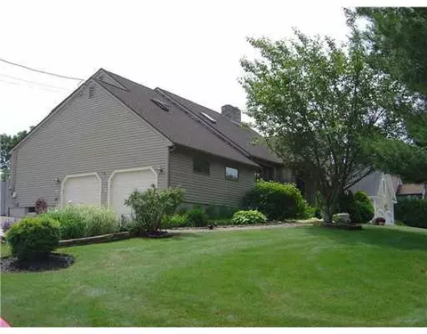 24 Andersen Ct, Westerly, RI 02891 photo 3
