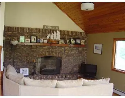 24 Andersen Ct, Westerly, RI 02891 photo 5