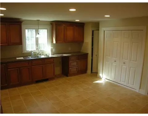 415 Fair St, Warwick, RI 02888 photo 9