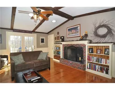 76 New Rd, Exeter, RI 02822 photo 2
