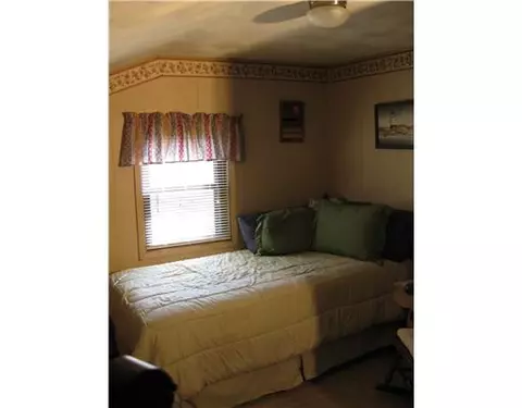 375 Chapmans Ave, Warwick, RI 02886 photo 8