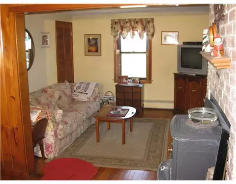 375 Chapmans Ave, Warwick, RI 02886 photo 5