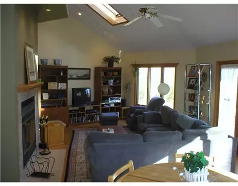 47 Jeannette Ct, Exeter, RI 02822 photo 2