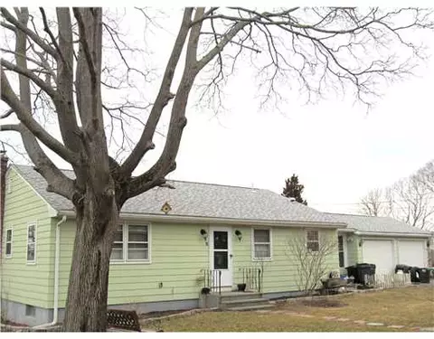 19 Summit Dr, Warren, RI 02885 photo 1