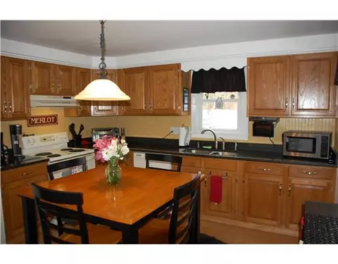 6 Arthur Ave, Warren, RI 02885 photo 2