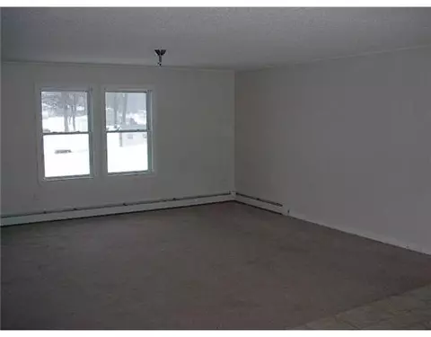 268 Asylum St, Woonsocket, RI 02895 photo 3