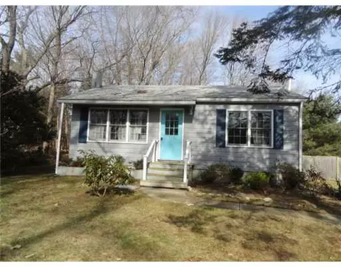 14 Maple Rd, Warren, RI 02885 photo 2