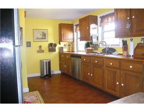 94 Massasoit Dr, Warwick, RI 02888 photo 4