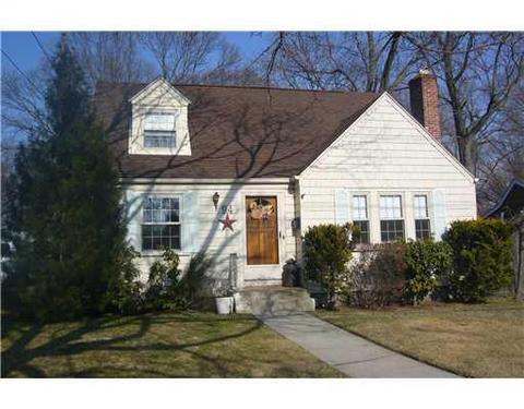 94 Massasoit Dr, Warwick, RI 02888 photo 1