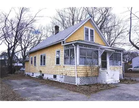 79 Lloyd Ave, Warwick, RI 02889 photo 1