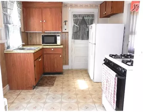 79 Lloyd Ave, Warwick, RI 02889 photo 9