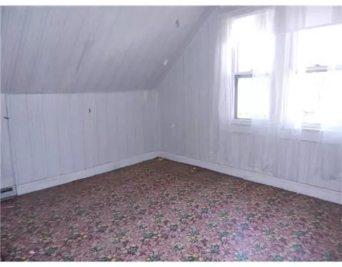 79 Lloyd Ave, Warwick, RI 02889 photo 11