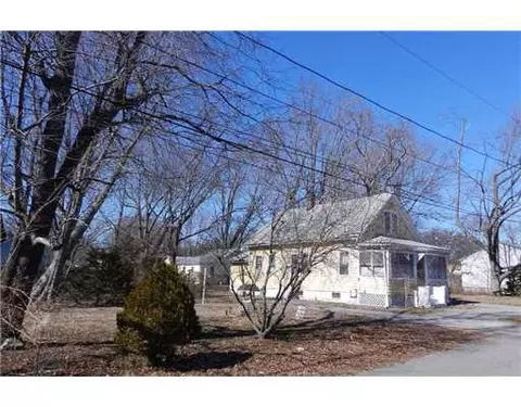 79 Lloyd Ave, Warwick, RI 02889 photo 3