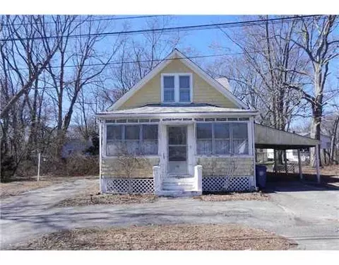 79 Lloyd Ave, Warwick, RI 02889 photo 2