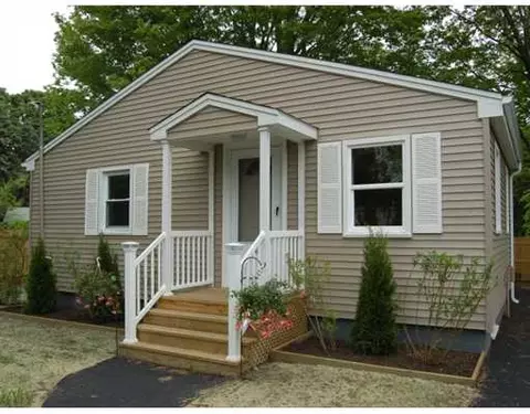 44 Webster St, Warwick, RI 02889 photo 2