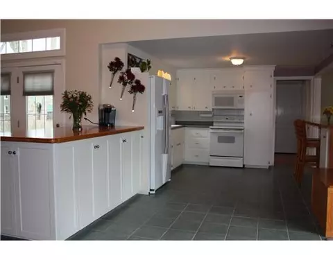 24 Clayton Rd, Warwick, RI 02886 photo 2