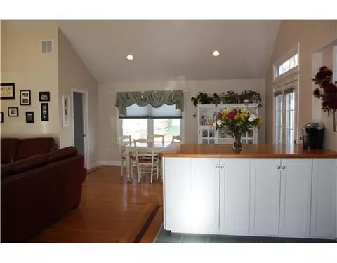 24 Clayton Rd, Warwick, RI 02886 photo 4
