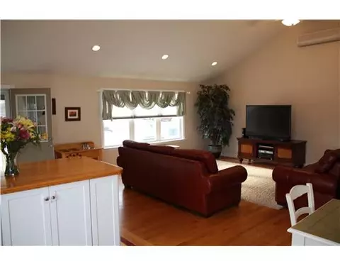 24 Clayton Rd, Warwick, RI 02886 photo 6
