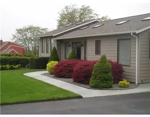 21 Tobin Ln, Bristol, RI 02809 photo 2