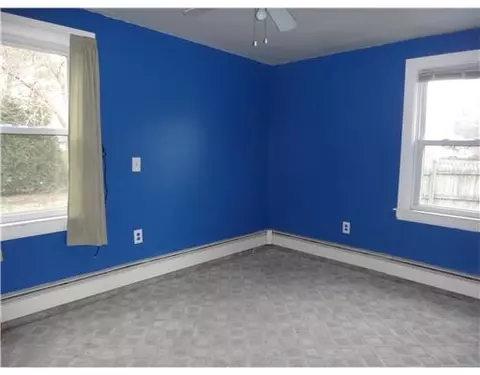 40 Dixie Ave, Warwick, RI 02889 photo 3