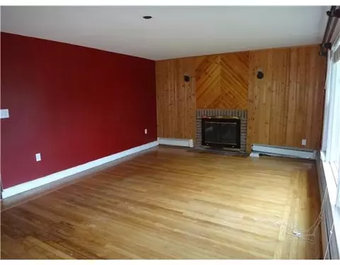 40 Dixie Ave, Warwick, RI 02889 photo 5