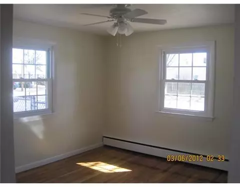 28 Crocus St, Warwick, RI 02886 photo 6