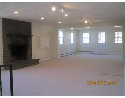 28 Crocus St, Warwick, RI 02886 photo 8