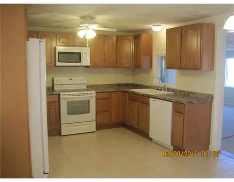 28 Crocus St, Warwick, RI 02886 photo 4