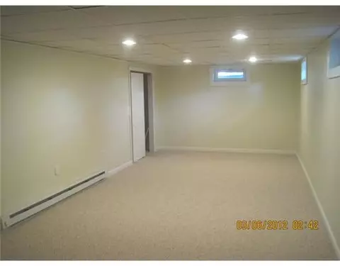 28 Crocus St, Warwick, RI 02886 photo 11