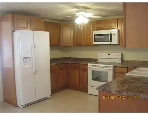 28 Crocus St, Warwick, RI 02886 photo 3