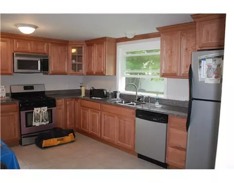 46 Amherst Rd, Warwick, RI 02889 photo 3