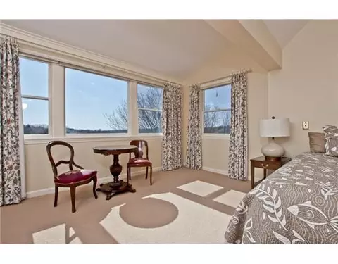 23 William Dr, Middletown, RI 02842 photo 4