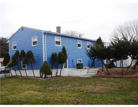 116 Stanfield St, Warwick, RI 02889 photo 3
