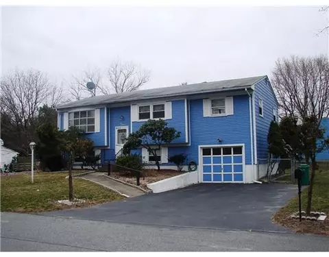 116 Stanfield St, Warwick, RI 02889 photo 2