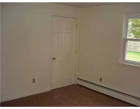 83 Carey Ct, Woonsocket, RI 02895 photo 9