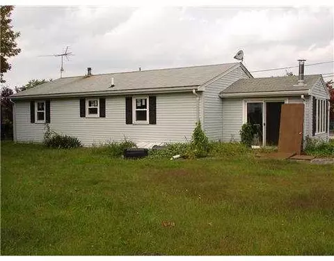 83 Carey Ct, Woonsocket, RI 02895 photo 2