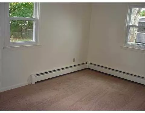83 Carey Ct, Woonsocket, RI 02895 photo 8