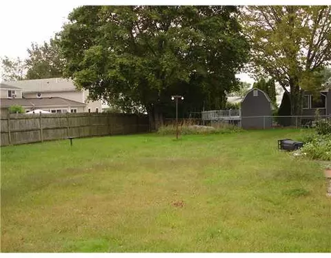 83 Carey Ct, Woonsocket, RI 02895 photo 3