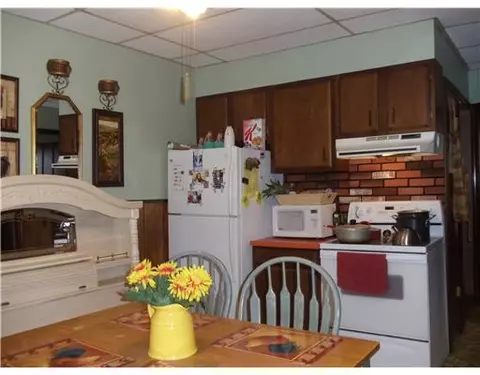 65 Rockland Ave, Woonsocket, RI 02895 photo 4
