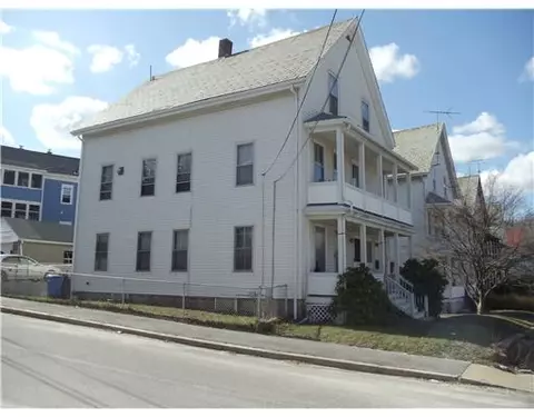 65 Rockland Ave, Woonsocket, RI 02895 photo 3